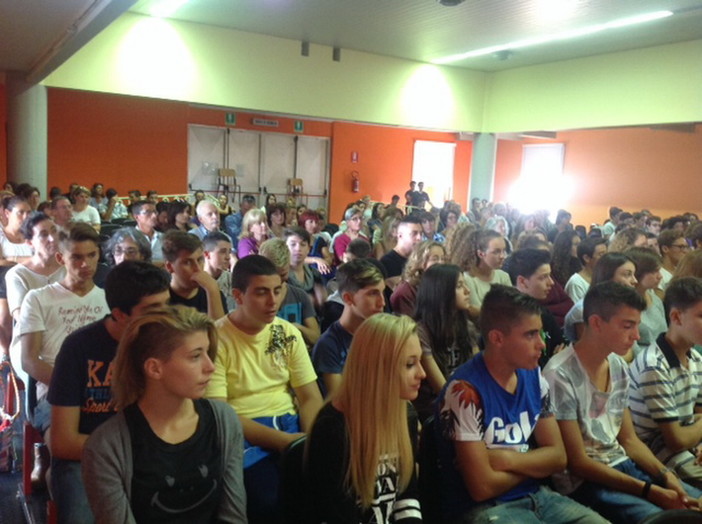 Imperia: il Sindaco Capacci ed il Prefetto Tizzano all'inaugurazione dell'anno scolastico all'Istituto 'Ruffini' Imperia: il Sindaco Capacci ed il Prefetto Tizzano all'inaugurazione dell'anno scolastico all'Istituto 'Ruffini'