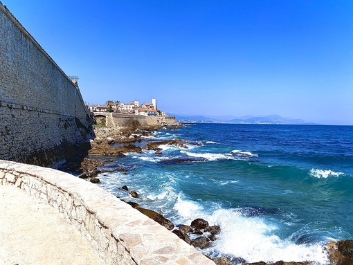 L'emergenza Coronavirus dalla Costa Azzurra: Antibes si attrezza ad aprire le spiagge il 1° giugno L'emergenza Coronavirus dalla Costa Azzurra: Antibes si attrezza ad aprire le spiagge il 1° giugno