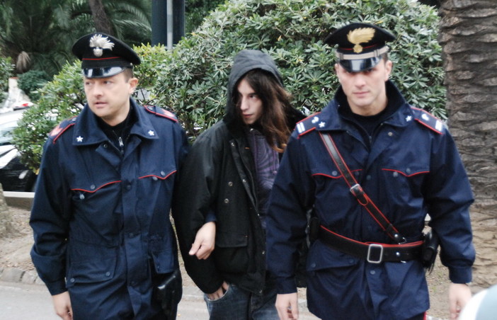 Sanremo: 18enne fermato dai Carabinieri con quattro stecche di hashish