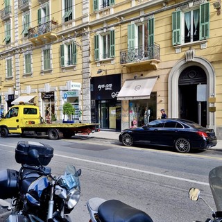 L'intervento della Polizia Municipale in via Roma