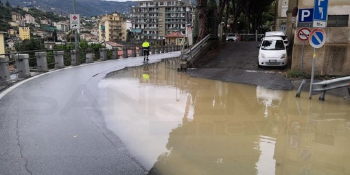 Sanremo: l'acquazzone di questa mattina provoca un allagamento sotto l'ospedale, intervento della Protezione Civile (Foto) Sanremo: l'acquazzone di questa mattina provoca un allagamento sotto l'ospedale, intervento della Protezione Civile (Foto)