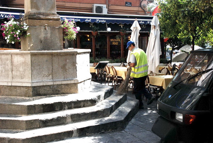 Sanremo: atti vandalici sulla fontana di piazza Bresca, ed oggi scatta una denuncia contro gli schiamazzi