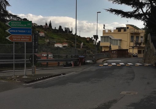 Sanremo: cavi telefonici tranciati in via Pascoli, lettore chiede un rapido intervento Sanremo: cavi telefonici tranciati in via Pascoli, lettore chiede un rapido intervento