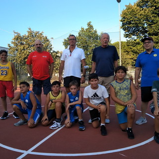 San Bartolomeo al Mare: la leggenda del basket Aldo Ossola ha incontrato i giovani cestisti locali