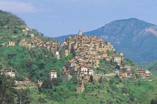 Apricale: progetto 'Fuori Tema', � stata prorogata la mostra