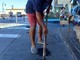 Imperia: buche nell'asfalto alla Marina di Porto Maurizio, l'Assessore Gagliano prende pala e bitume e le copre (Foto) Imperia: buche nell'asfalto alla Marina di Porto Maurizio, l'Assessore Gagliano prende pala e bitume e le copre (Foto)