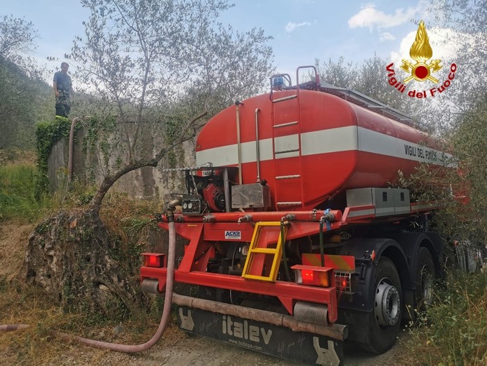 Mendatica: scarse precipitazioni e intervento dei Vvf con le autobotti, ma l'acqua non è potabile