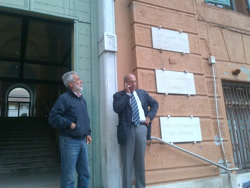 Elezioni Amministrative Imperia: visita lampo del candidato Erminio Annoni alle scuole Elezioni Amministrative Imperia: visita lampo del candidato Erminio Annoni alle scuole