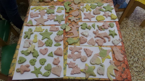 Condivisione e manualità questa mattina per i bambini del servizio educativo 'Il pesciolino d'oro' a Sanremo