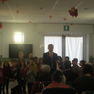 Sanremo: le istituzioni hanno festeggiato il Natale con gli ospiti della residenza 'Anni Azzurri - Franchiolo'