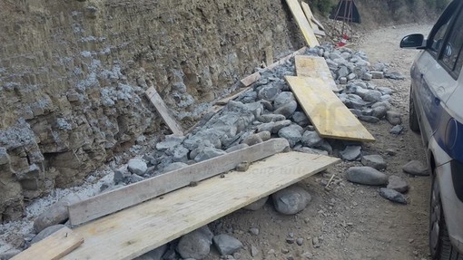 Dolceacqua: denuncia del Sindaco “Atti vandalici nel cantiere della pista ciclabile Comunale” Dolceacqua: denuncia del Sindaco “Atti vandalici nel cantiere della pista ciclabile Comunale”