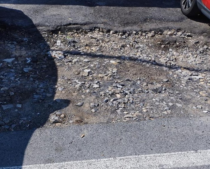 Sanremo: affondo di FdI sulla strada di porto vecchio, il Comune “Tratto inserito nel secondo lotto asfalti” Sanremo: affondo di FdI sulla strada di porto vecchio, il Comune “Tratto inserito nel secondo lotto asfalti”