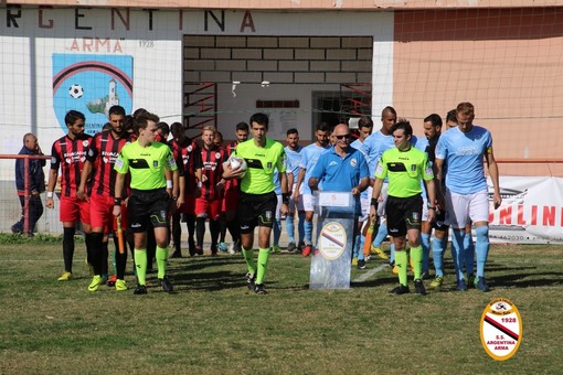 Nella foto l'Argentina Arma in campo contro la Sanremese: la squadra rossonera da ieri ha una nuova proprietà Nella foto l'Argentina Arma in campo contro la Sanremese: la squadra rossonera da ieri ha una nuova proprietà