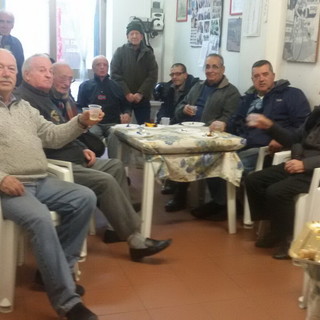 Imperia: con una foto ed un brindisi ecco gli auguri di un buon 2017 dall'associazione 'Amici di Caramagna'