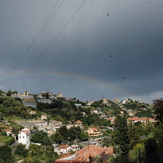 Sanremo: piogge alternate a schiarite sulla provincia, ecco l'arcobaleno nella città dei fiori Sanremo: piogge alternate a schiarite sulla provincia, ecco l'arcobaleno nella città dei fiori