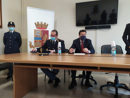 Ventimiglia: aggressione di ieri per il furto di un cellulare, il Questore "Nessuno sfondo razziale" (Foto e Video) Ventimiglia: aggressione di ieri per il furto di un cellulare, il Questore "Nessuno sfondo razziale" (Foto e Video)