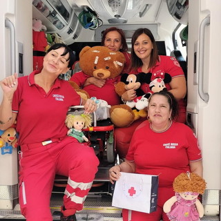 Sanremo: questa mattina l'ambulanza dei pupazzi della Croce Rossa in visita alla scuola Mater (Foto)