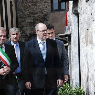 Principe di Monaco a Dolceacqua: per la stampa è selezione all’ingresso, in chiesa solo pochi ‘eletti’. Al Castello vietato l’accesso ai fotografi italiani