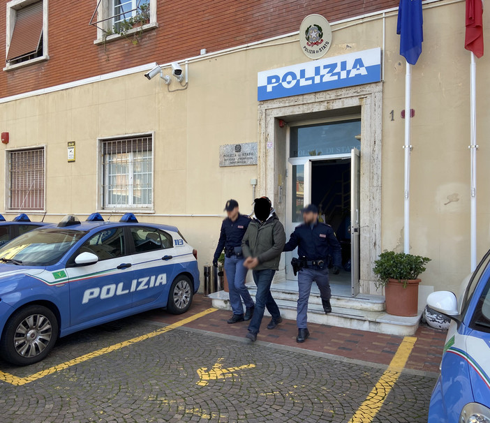 Alla frontiera di Ventimiglia serrati controlli di Polizia: nove arresti da inizio anno Alla frontiera di Ventimiglia serrati controlli di Polizia: nove arresti da inizio anno