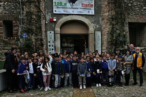 Sanremo: i bambini delle classi elementari relatori sulla Prima Guerra Mondiale alla 'Mostra del Centenario' (Foto)