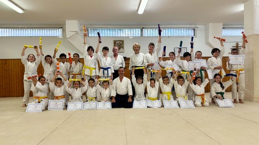 Superano gli esami di passaggio di grado, pioggia di cinture colorate per gli atleti della scuola di Aikido di Ventimiglia (Foto) Superano gli esami di passaggio di grado, pioggia di cinture colorate per gli atleti della scuola di Aikido di Ventimiglia (Foto)