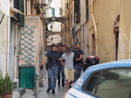 Sanremo: nessun accoltellamento tra i due giovani oggi in via della Pace, solo l'ennesima violenta lite Sanremo: nessun accoltellamento tra i due giovani oggi in via della Pace, solo l'ennesima violenta lite