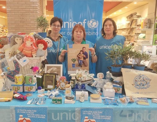 Festa dei Nonni e dei Nipoti, l'Unicef porta l'Ulivo della Solidarietà in sei piazze della provincia Festa dei Nonni e dei Nipoti, l'Unicef porta l'Ulivo della Solidarietà in sei piazze della provincia