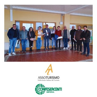 Ill Direttivo di Assoturismo Confesercenti incontra il Sindaco Urso di San Bartolomeo al Mare Ill Direttivo di Assoturismo Confesercenti incontra il Sindaco Urso di San Bartolomeo al Mare