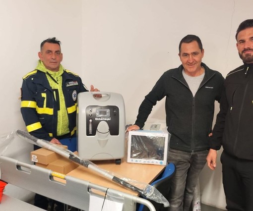 Ventimiglia, monitor multiparametrico e barella a cucchiaio donati ad Ambulanze Veterinarie Odv Ventimiglia, monitor multiparametrico e barella a cucchiaio donati ad Ambulanze Veterinarie Odv