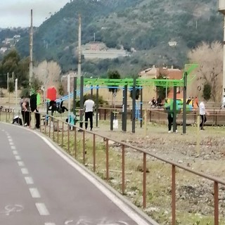 Le attrezzature a lato della ciclovia Le attrezzature a lato della ciclovia