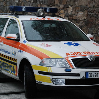 Ventimiglia: violento scontro tra auto sul cavalcavia per Roverino, due persone ferite