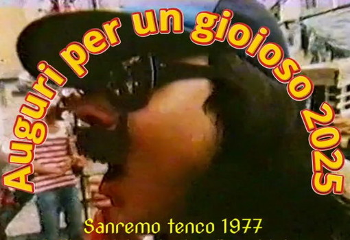 Gli auguri per un sereno 2025 dall'archivio storico di Roberto Pecchinino: la gioia del Tenco 1977 trasferita nella città di Sanremo (Video)
