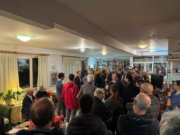 Sanremo: in tanti per la serata degli auguri per l'associazione 'Forum', rinnovato anche l'organigramma Sanremo: in tanti per la serata degli auguri per l'associazione 'Forum', rinnovato anche l'organigramma