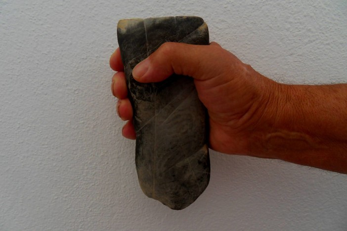 L'ascia trovata a Castevittorio L'ascia trovata a Castevittorio