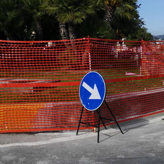 Sanremo: intervento di manutenzione del Comune matuziano ad una aiuola di giardini Vittorio Veneto