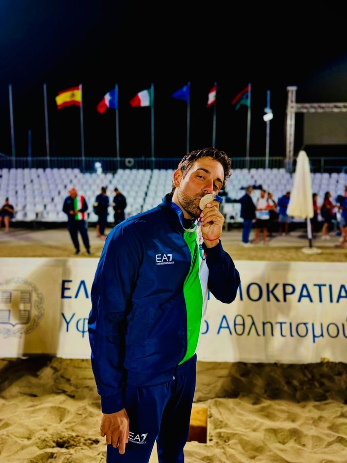 D'Attis sul tetto d'Italia, l'atleta sanremese si aggiudicato con la squadra veneta dell'Oderzo il suo terzo Titolo nel Beach Handball D'Attis sul tetto d'Italia, l'atleta sanremese si aggiudicato con la squadra veneta dell'Oderzo il suo terzo Titolo nel Beach Handball