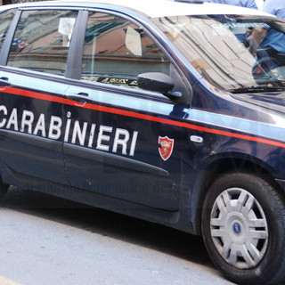 Bordighera: minaccia di gettarsi dal terrazzo, atto eroico di due Carabinieri che riescono a fermarla in tempo