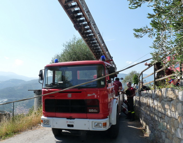 Imperia: incendio di sterpaglie vicino a Borgomaro, l'intervento dei VVF