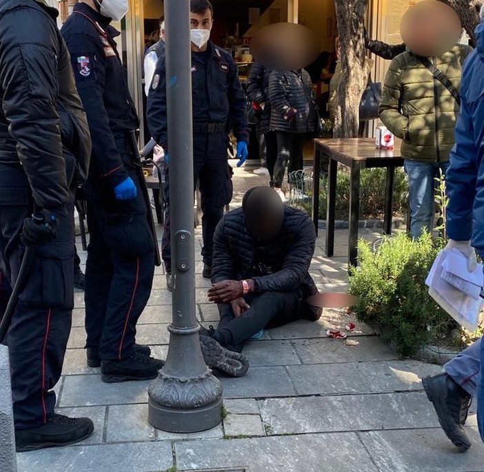 L'accoltellamento tra migranti in centro a Ventimiglia