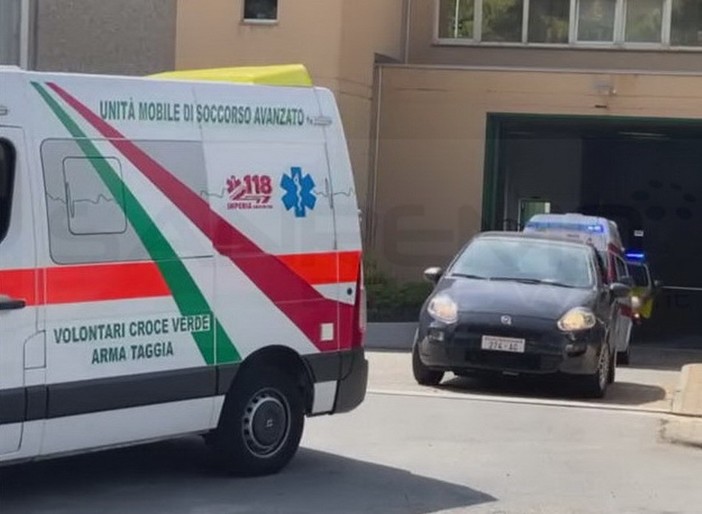 Un intervento del 118 al carcere di valle Armea Un intervento del 118 al carcere di valle Armea