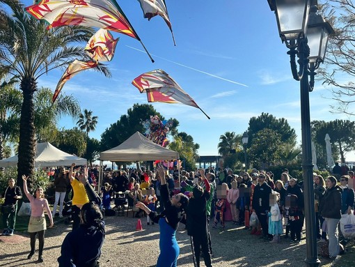 "A Carnevale ogni gioco vale" anima i giardini pubblici di Ventimiglia (Foto e video)
