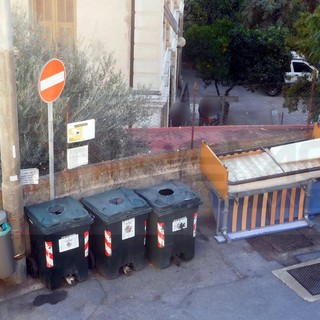 Sanremo: abbandono di rifiuti ingombranti, la segnalazione da alcuni residenti di via Val del Ponte (Foto)