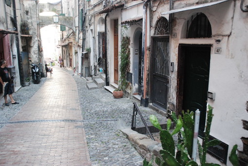 Sanremo: 45enne colpito con una 'bottigliata' al volto per l'apprezzamento ad una donna Sanremo: 45enne colpito con una 'bottigliata' al volto per l'apprezzamento ad una donna