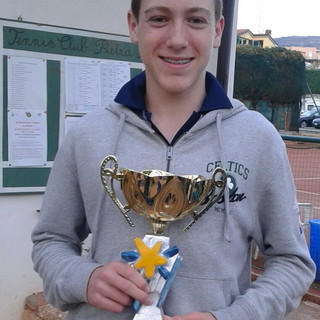 Tennis: Andrea De Berchi della Brett Lavazza Academy si aggiudica un altro torneo di 3a Categoria Tennis: Andrea De Berchi della Brett Lavazza Academy si aggiudica un altro torneo di 3a Categoria