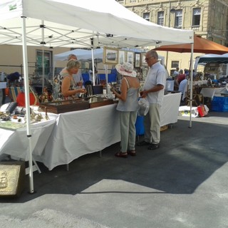 Bordighera: domenica nelle piazze del centro appuntamento con il mercato dell'antiquariato Bordighera: domenica nelle piazze del centro appuntamento con il mercato dell'antiquariato