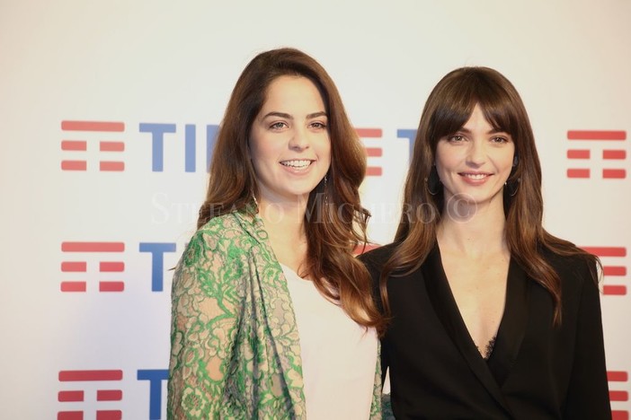 #Festival2017, due 'figlie d'arte' in Sala Stampa, Anouchka Delon e Annabelle Belmondo: "Un'esperienza fantastica!"