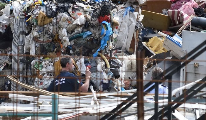 'Action Day' contro i furti di rame: Polizia, Carabinieri, Finanza e Municipale al setaccio dei centri di raccolta (Foto) 'Action Day' contro i furti di rame: Polizia, Carabinieri, Finanza e Municipale al setaccio dei centri di raccolta (Foto)
