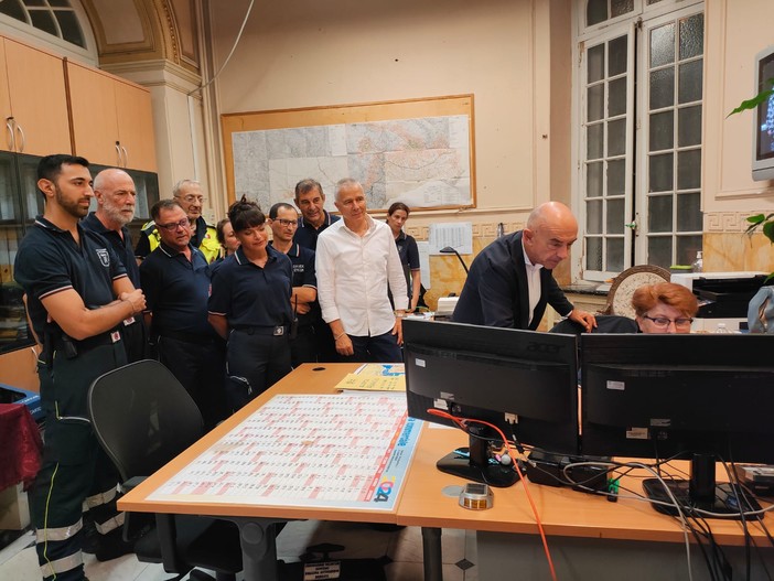 Attivo durante la notte il servizio di sicurezza per l'allerta: sindaco, Polizia e Protezione civile al lavoro Attivo durante la notte il servizio di sicurezza per l'allerta: sindaco, Polizia e Protezione civile al lavoro