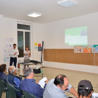 Pigna: assemblea pubblica con l'Amministrazione e la Remna, i residenti ribadiscono il 'No' alla centrale sul rio Carne (Foto e Video) Pigna: assemblea pubblica con l'Amministrazione e la Remna, i residenti ribadiscono il 'No' alla centrale sul rio Carne (Foto e Video)