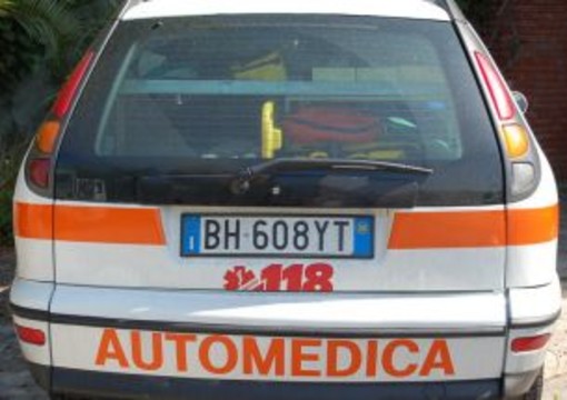 Diano Marina: auto si capotta nella zona della Caracca, lungo il Capo Berta